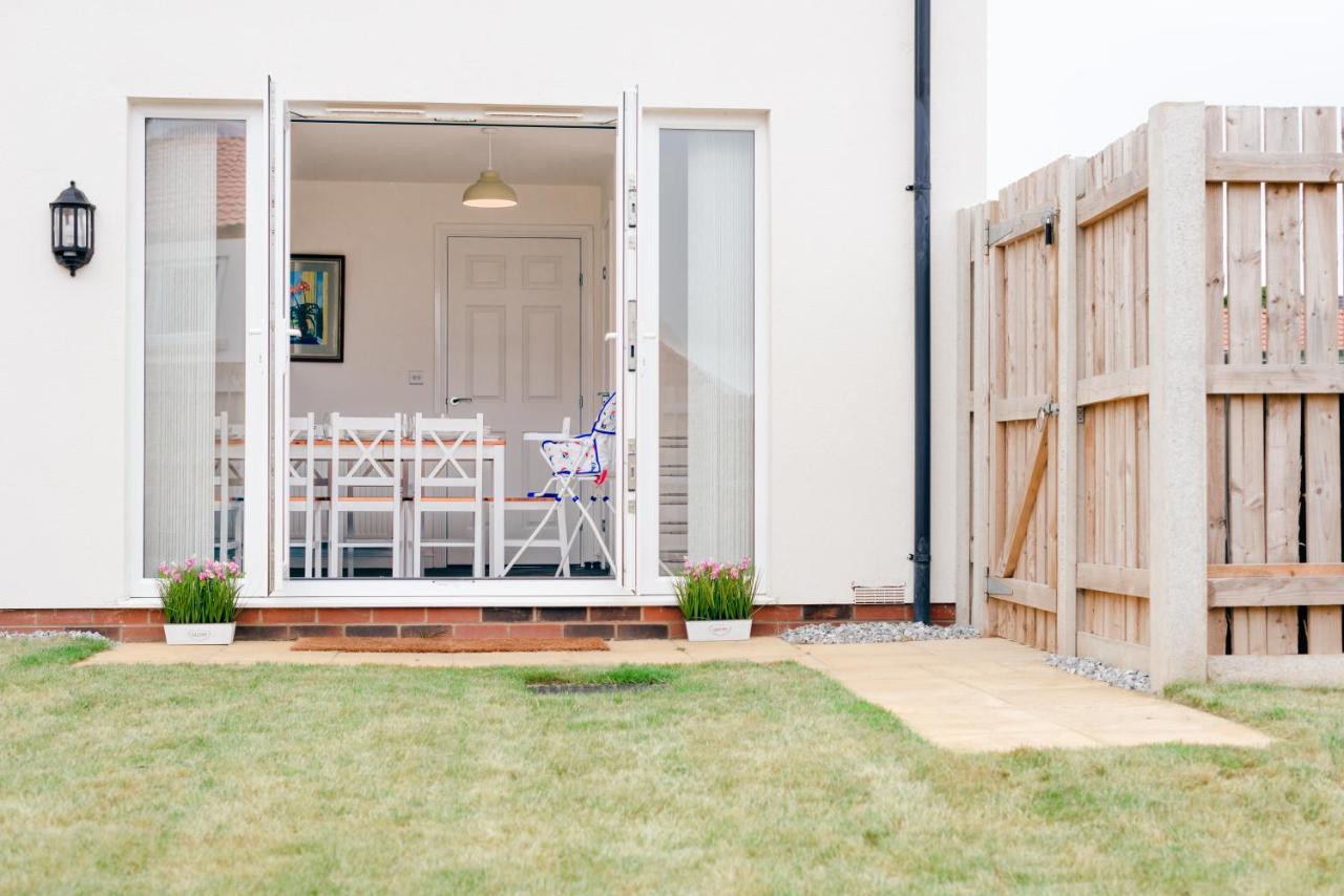 Oakley - Large, Elegant, Dog Friendly & Parking Whitby Exterior photo