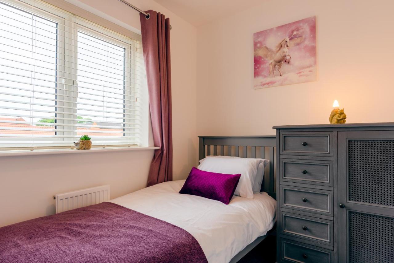 Oakley - Large, Elegant, Dog Friendly & Parking Whitby Exterior photo