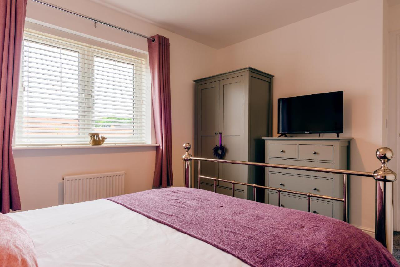 Oakley - Large, Elegant, Dog Friendly & Parking Whitby Exterior photo