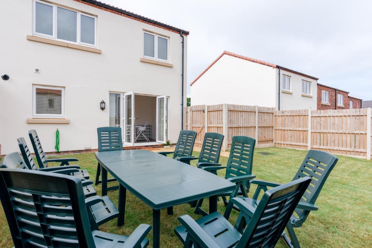 Oakley - Large, Elegant, Dog Friendly & Parking Whitby Exterior photo
