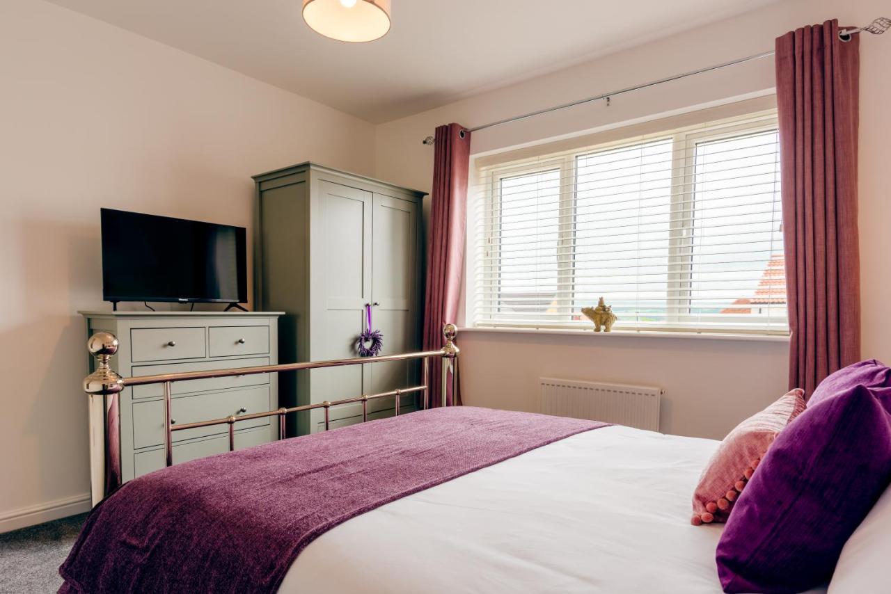 Oakley - Large, Elegant, Dog Friendly & Parking Whitby Exterior photo